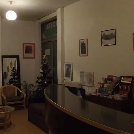 Albatros Hotel *